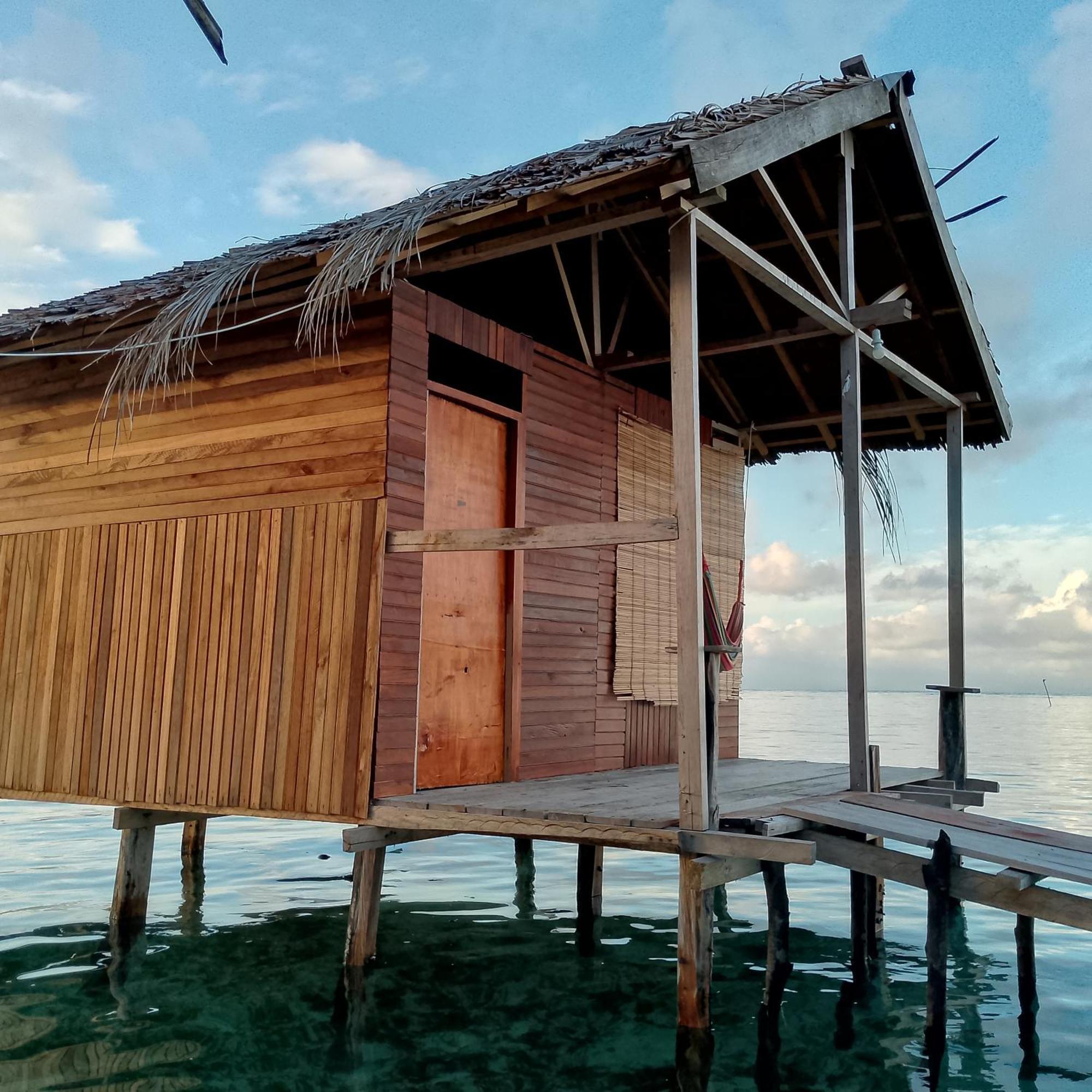 Aburahman Homestay Raja Ampat Besir Bilik gambar